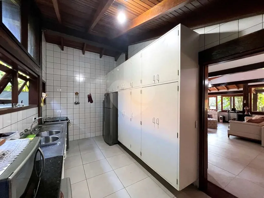 Foto 1 de Fazenda/Sítio com 4 Quartos à venda, 320m² em Chácara dos Lagos, Carapicuíba