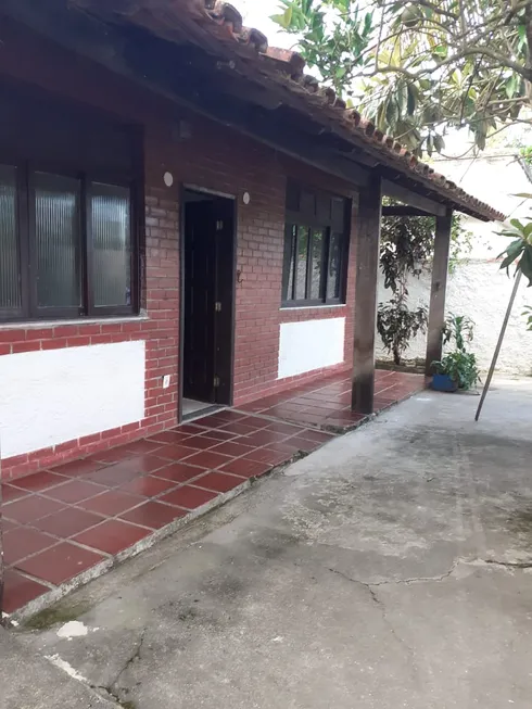 Foto 1 de Casa com 3 Quartos à venda, 170m² em Colubandê, São Gonçalo