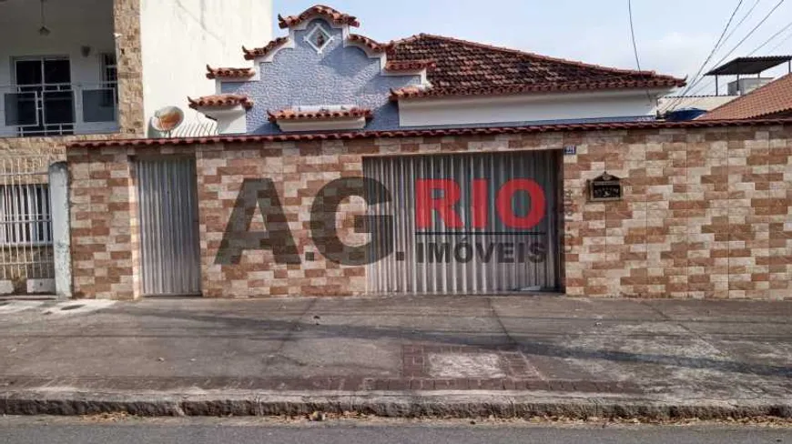 Foto 1 de Casa com 2 Quartos à venda, 180m² em Madureira, Rio de Janeiro