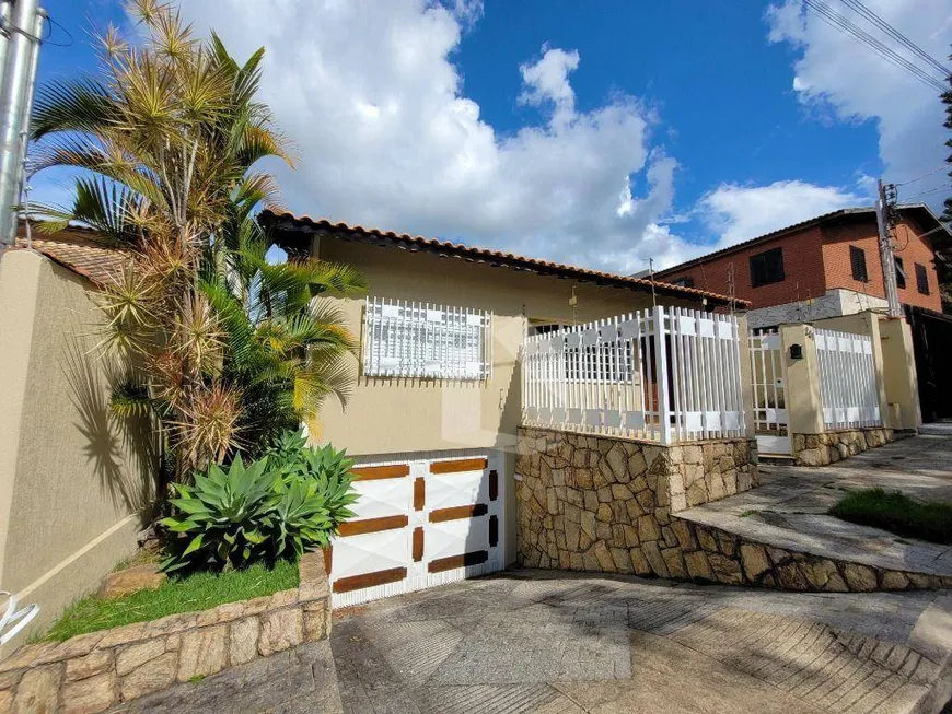 Foto 1 de Casa com 3 Quartos à venda, 266m² em Jardim Novo Mundo, Poços de Caldas