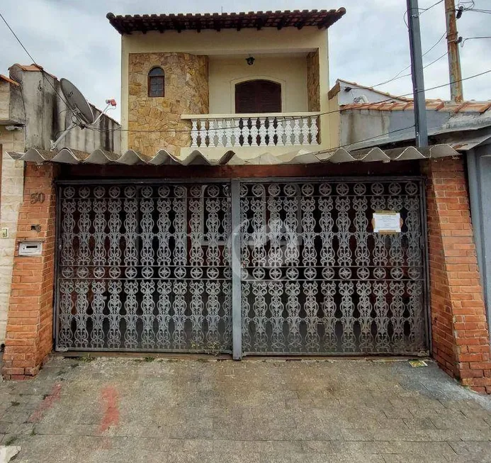 Foto 1 de Sobrado com 3 Quartos à venda, 164m² em Vila Scarpelli, Santo André