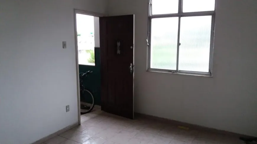 Foto 1 de Apartamento com 2 Quartos para alugar, 35m² em Brás de Pina, Rio de Janeiro
