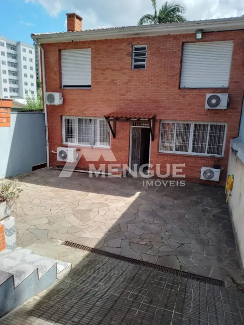 Foto 1 de Casa com 4 Quartos à venda, 179m² em Jardim Floresta, Porto Alegre