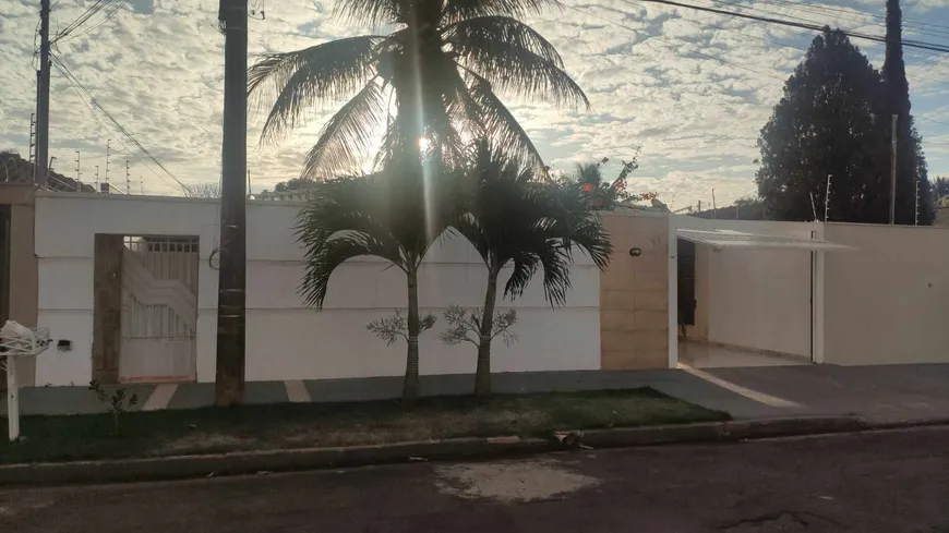 Foto 1 de Casa com 4 Quartos à venda, 180m² em Santo Antônio, Campo Grande