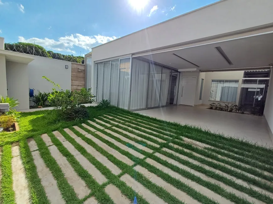 Foto 1 de Casa com 3 Quartos à venda, 198m² em Cidade Jardim, Uberlândia