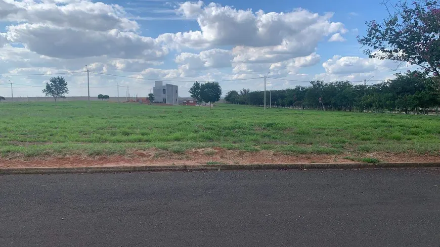 Foto 1 de Lote/Terreno à venda, 300m² em Residencial Fazenda Pinheirinho, Rio das Pedras