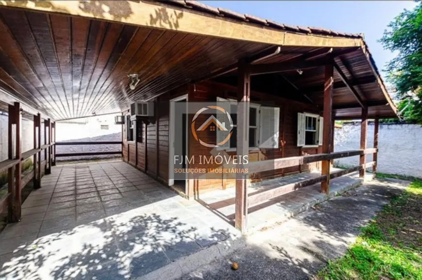 Foto 1 de Casa com 2 Quartos à venda, 190m² em Serra Grande, Niterói