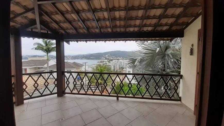 Foto 1 de Casa de Condomínio com 4 Quartos à venda, 240m² em Charitas, Niterói