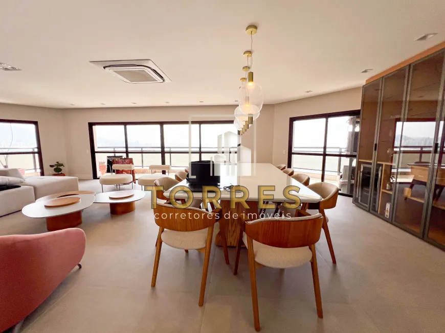 Foto 1 de Apartamento com 3 Quartos à venda, 256m² em Jardim Astúrias, Guarujá