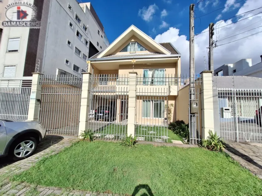 Foto 1 de Sobrado com 4 Quartos à venda, 170m² em Água Verde, Curitiba