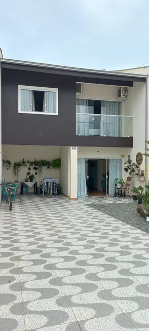 Foto 1 de Sobrado com 2 Quartos à venda, 117m² em Salinas, Balneário Barra do Sul