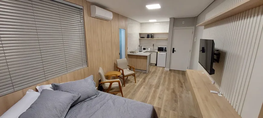 Foto 1 de Apartamento com 1 Quarto para venda ou aluguel, 27m² em Centro, Florianópolis
