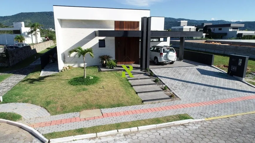 Foto 1 de Casa de Condomínio com 3 Quartos à venda, 300m² em Areias de Palhocinha, Garopaba