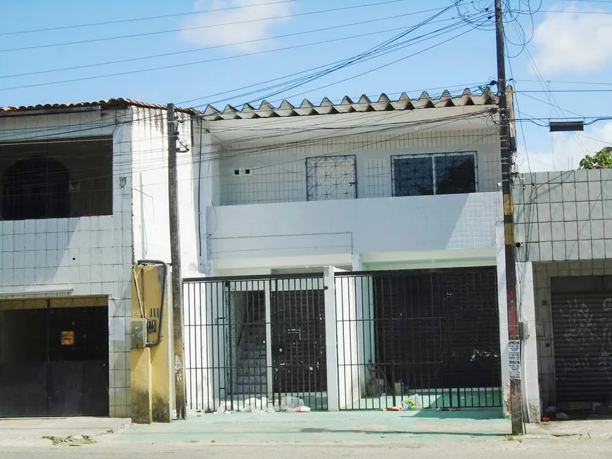 Foto 1 de Apartamento com 2 Quartos para alugar, 70m² em Henrique Jorge, Fortaleza