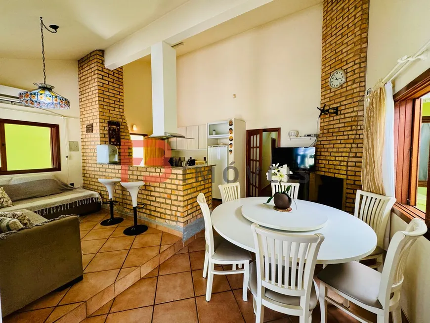 Foto 1 de Casa com 2 Quartos para alugar, 120m² em Bombas, Bombinhas