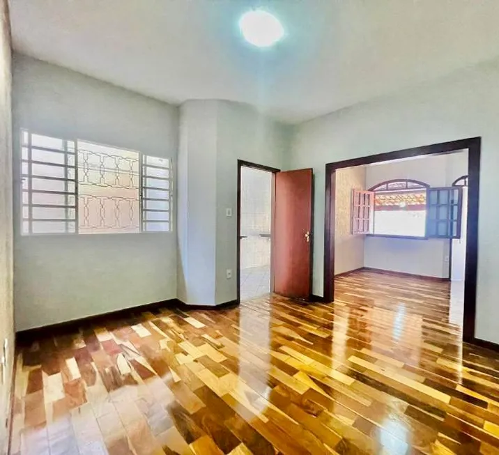 Foto 1 de Casa com 3 Quartos à venda, 125m² em São João Batista, Belo Horizonte