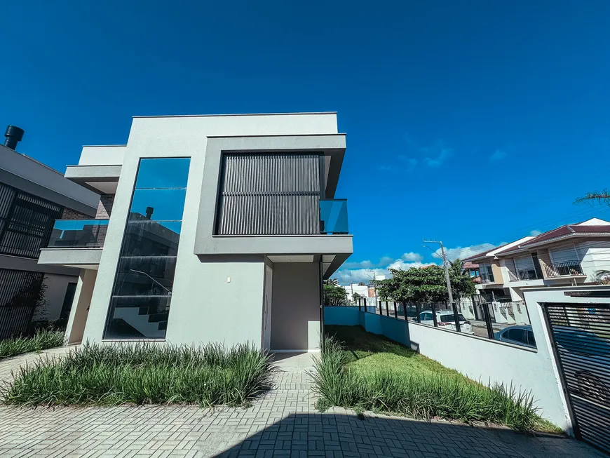 Foto 1 de Casa com 3 Quartos à venda, 166m² em Campeche, Florianópolis