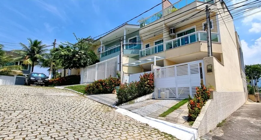 Foto 1 de Casa de Condomínio com 3 Quartos à venda, 200m² em Taquara, Rio de Janeiro