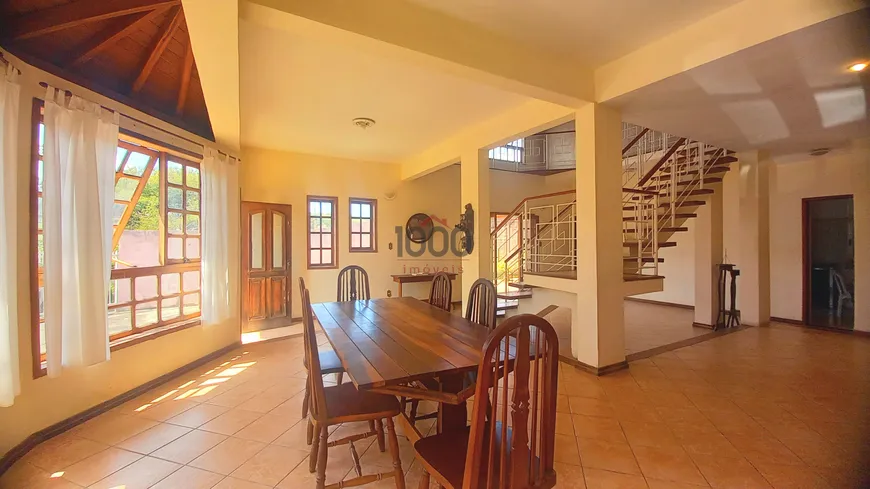 Foto 1 de Casa com 4 Quartos à venda, 228m² em Alto dos Pinheiros, Juiz de Fora