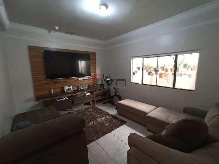 Foto 1 de Casa com 3 Quartos à venda, 226m² em Santa Mônica, Uberlândia