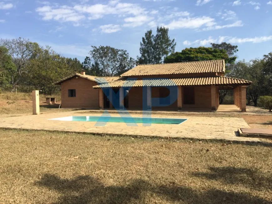 Foto 1 de Fazenda/Sítio com 3 Quartos à venda, 300m² em Santo Antônio dos Campos, Divinópolis