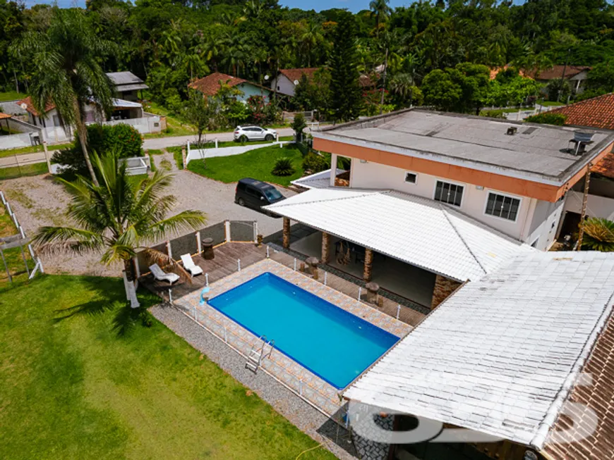 Foto 1 de Fazenda/Sítio com 4 Quartos à venda, 216m² em Pinheiros, Balneário Barra do Sul