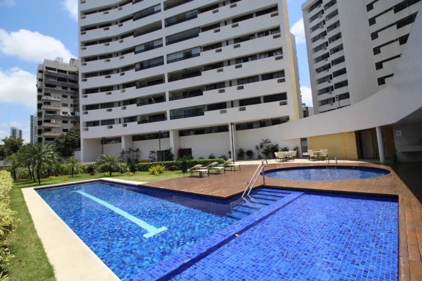Foto 1 de Apartamento com 4 Quartos à venda, 156m² em Madalena, Recife