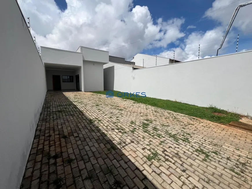 Foto 1 de Casa com 3 Quartos à venda, 115m² em Residencial Jardins do Lago, Anápolis