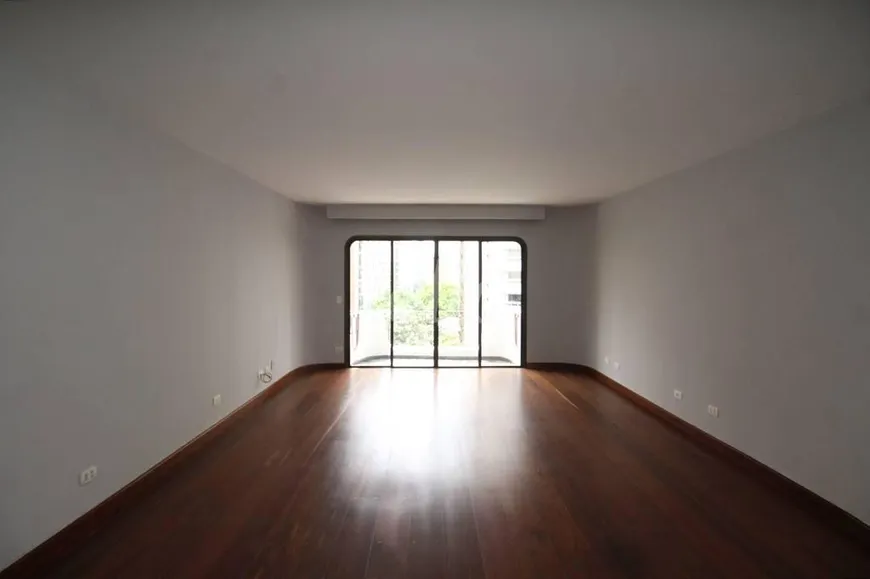 Foto 1 de Apartamento com 3 Quartos para alugar, 194m² em Moema, São Paulo