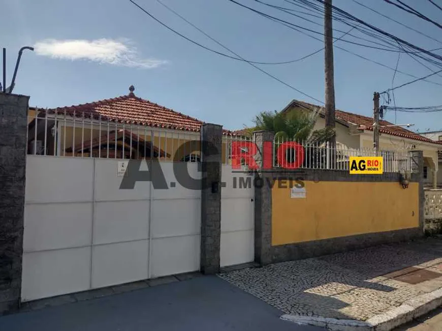 Foto 1 de Casa com 2 Quartos à venda, 48m² em Marechal Hermes, Rio de Janeiro