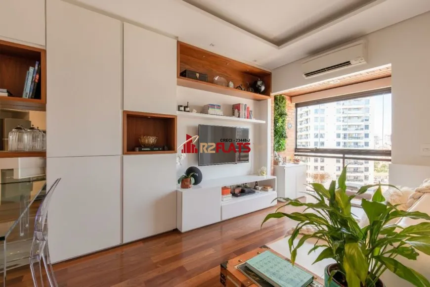 Foto 1 de Flat com 1 Quarto à venda, 45m² em Vila Nova Conceição, São Paulo