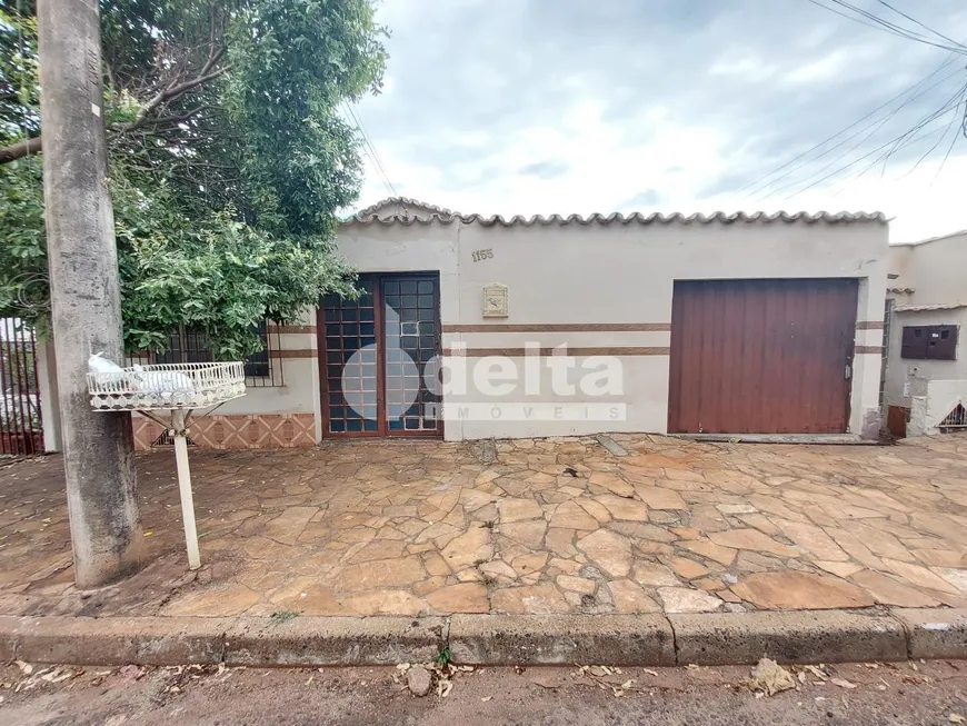 Foto 1 de Casa com 5 Quartos à venda, 140m² em Daniel Fonseca, Uberlândia