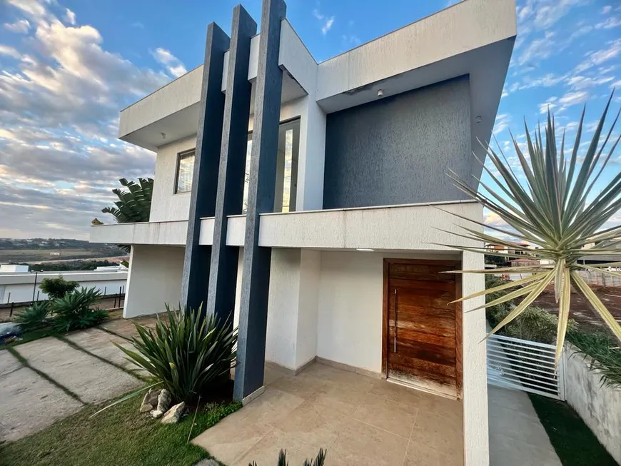 Foto 1 de Casa de Condomínio com 4 Quartos à venda, 310m² em Gran Park, Vespasiano