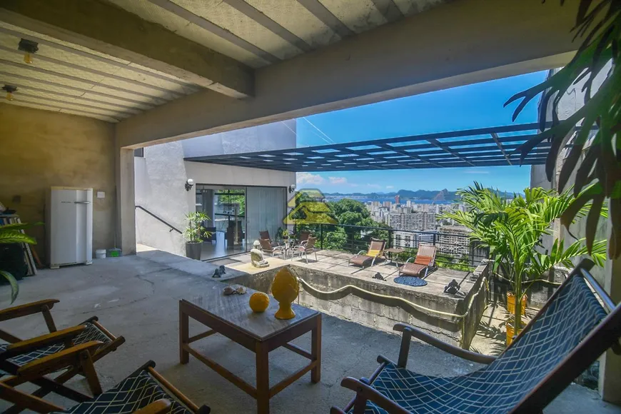 Foto 1 de Casa com 3 Quartos à venda, 542m² em Santa Teresa, Rio de Janeiro