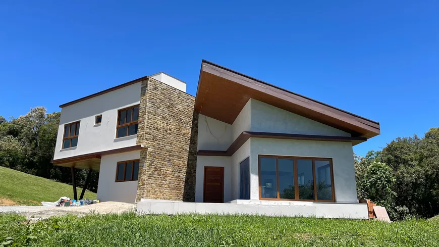 Foto 1 de Casa de Condomínio com 4 Quartos à venda, 250m² em Invernadinha, Rancho Queimado