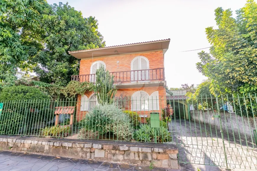 Foto 1 de Sobrado com 2 Quartos à venda, 204m² em Santa Maria Goretti, Porto Alegre