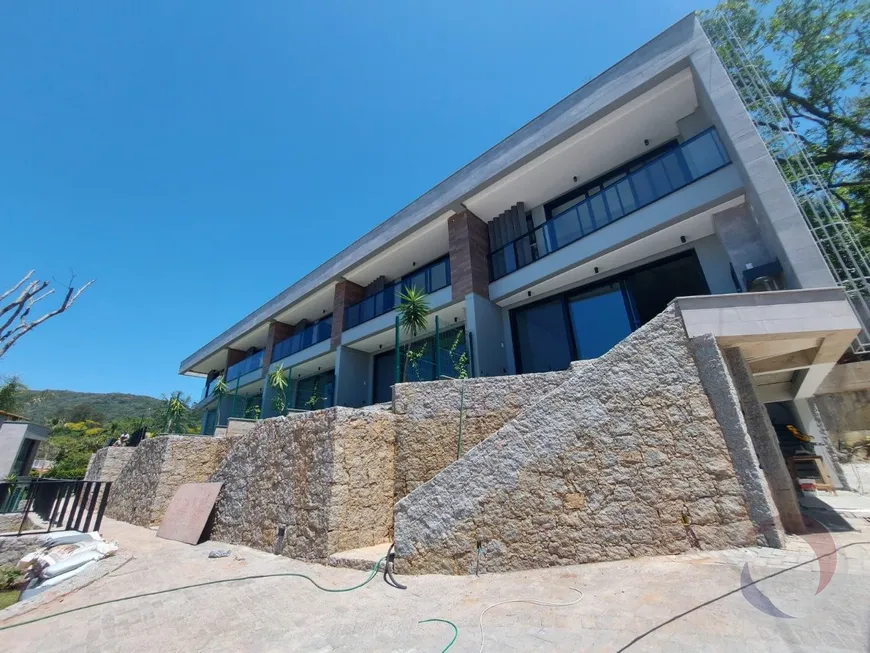 Foto 1 de Casa com 3 Quartos à venda, 195m² em Canto da Lagoa, Florianópolis