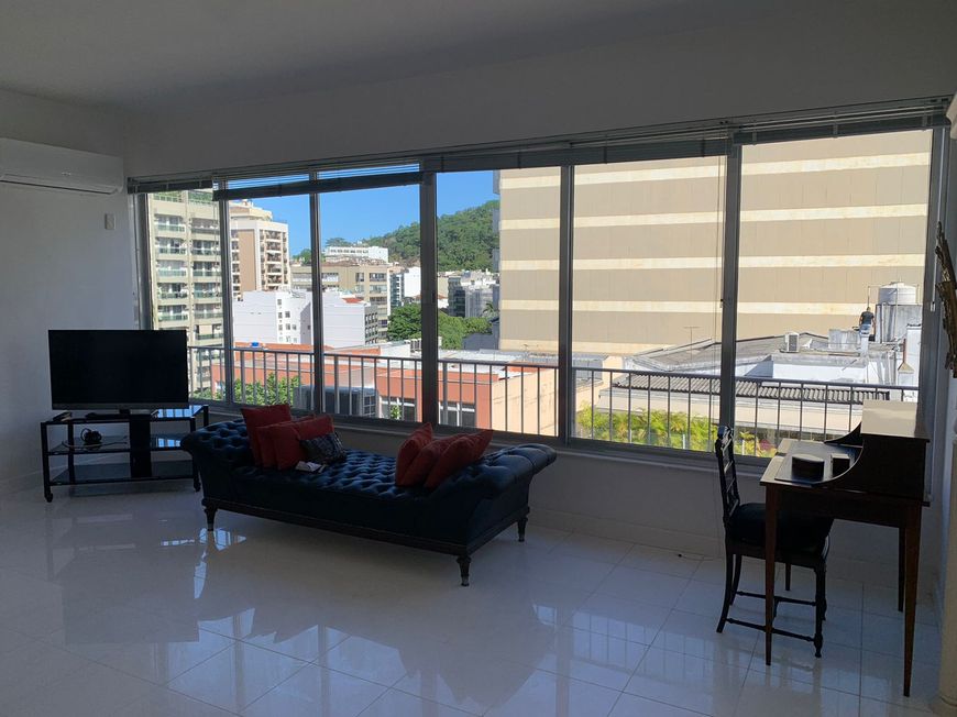 Foto 1 de Apartamento com 2 Quartos para alugar, 111m² em Leblon, Rio de Janeiro