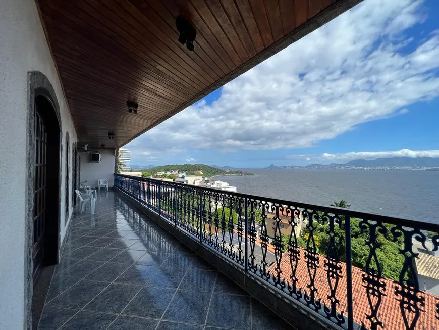 Foto 1 de Casa com 3 Quartos à venda, 400m² em Jardim Guanabara, Rio de Janeiro