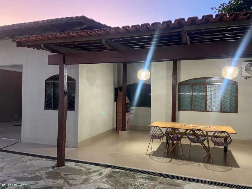Foto 1 de Casa com 3 Quartos à venda, 220m² em Jardim das Esmeraldas, Goiânia