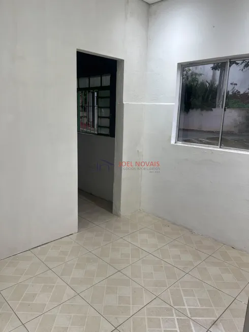 Foto 1 de Casa com 1 Quarto para alugar, 22m² em Vila Lavínia, Mogi das Cruzes
