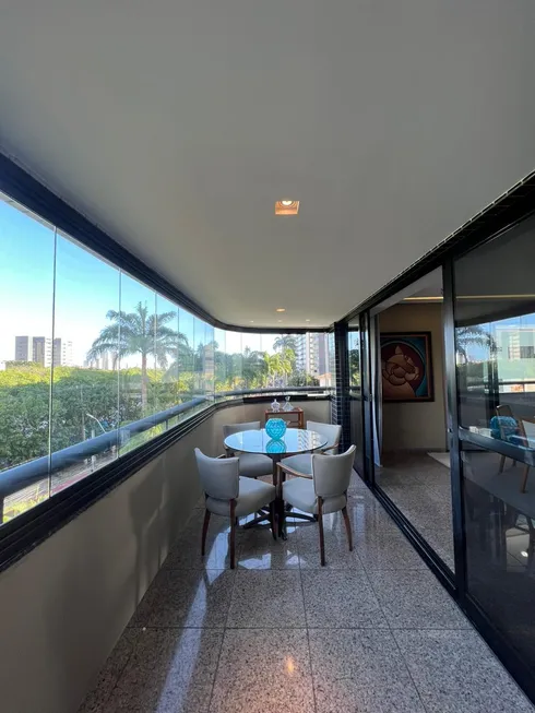 Foto 1 de Apartamento com 3 Quartos à venda, 230m² em Ilha do Retiro, Recife