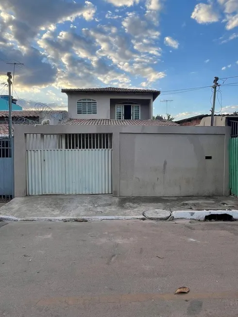 Foto 1 de Sobrado com 3 Quartos à venda, 160m² em Samambaia Norte, Brasília