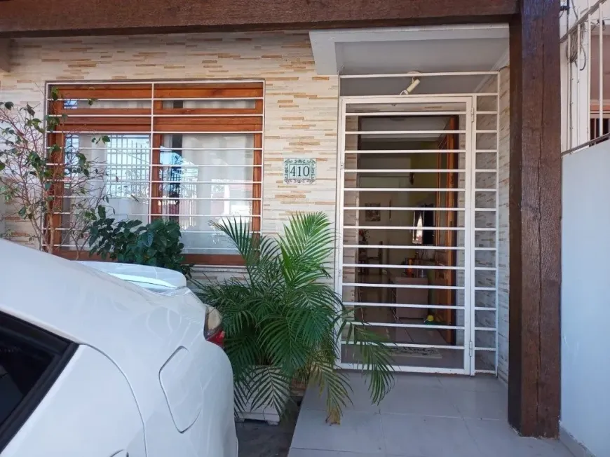 Foto 1 de Casa com 2 Quartos à venda, 131m² em Guarujá, Porto Alegre