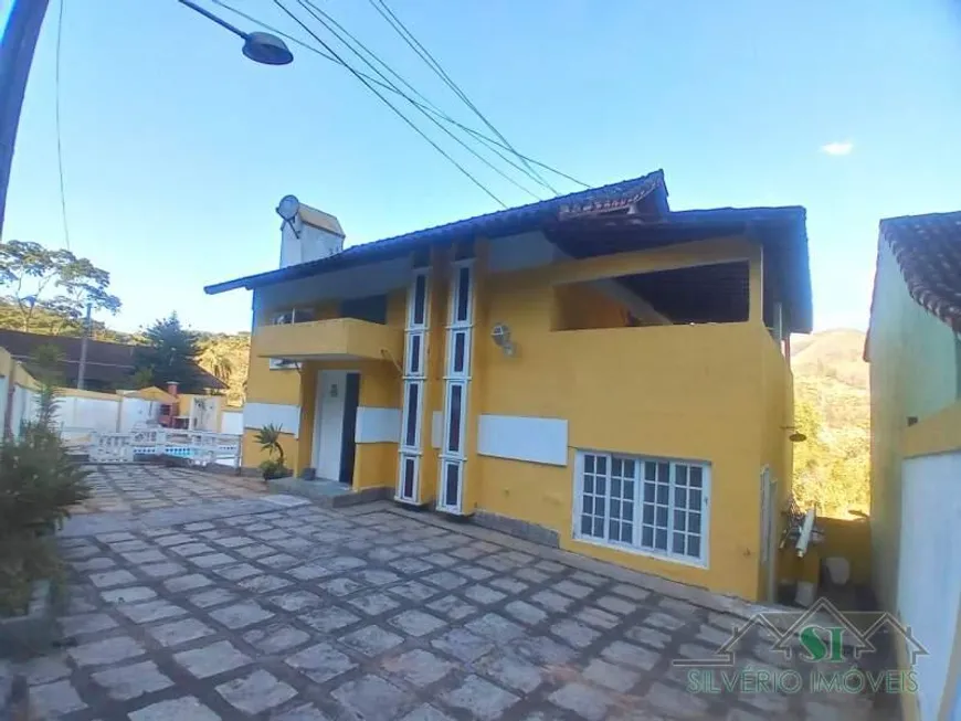 Foto 1 de Casa de Condomínio com 3 Quartos à venda, 165m² em Carangola, Petrópolis