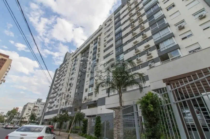 Foto 1 de Apartamento com 2 Quartos à venda, 68m² em Passo da Areia, Porto Alegre