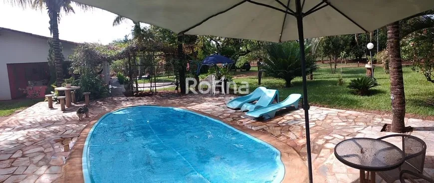 Foto 1 de Fazenda/Sítio com 3 Quartos à venda, 370m² em Jockey Camping, Uberlândia