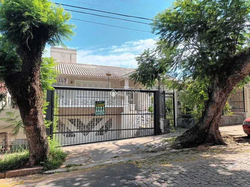 Foto 1 de Casa com 4 Quartos à venda, 324m² em Três Figueiras, Porto Alegre