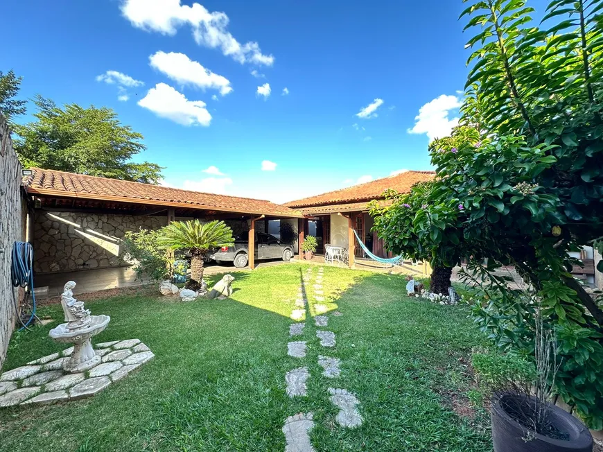 Foto 1 de Casa com 3 Quartos à venda, 400m² em Santa Mônica, Belo Horizonte