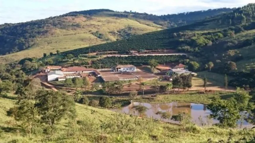 Foto 1 de Fazenda/Sítio com 4 Quartos à venda, 150m² em Zona Rural, Santo Antônio do Amparo